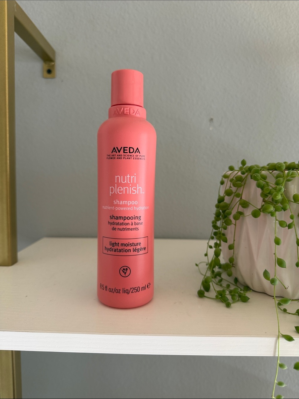 AVEDA Nutriplenish Light Moisture Shampoo — Pink